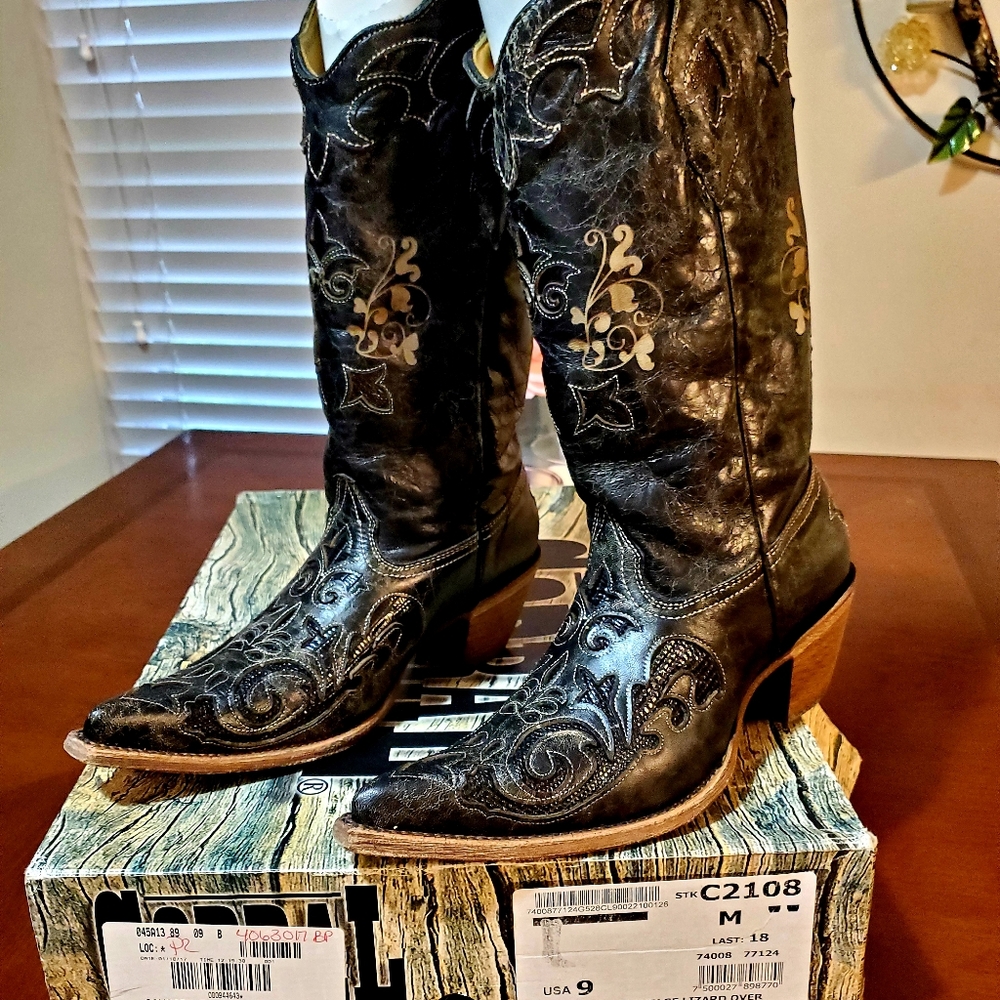 Corral boots
